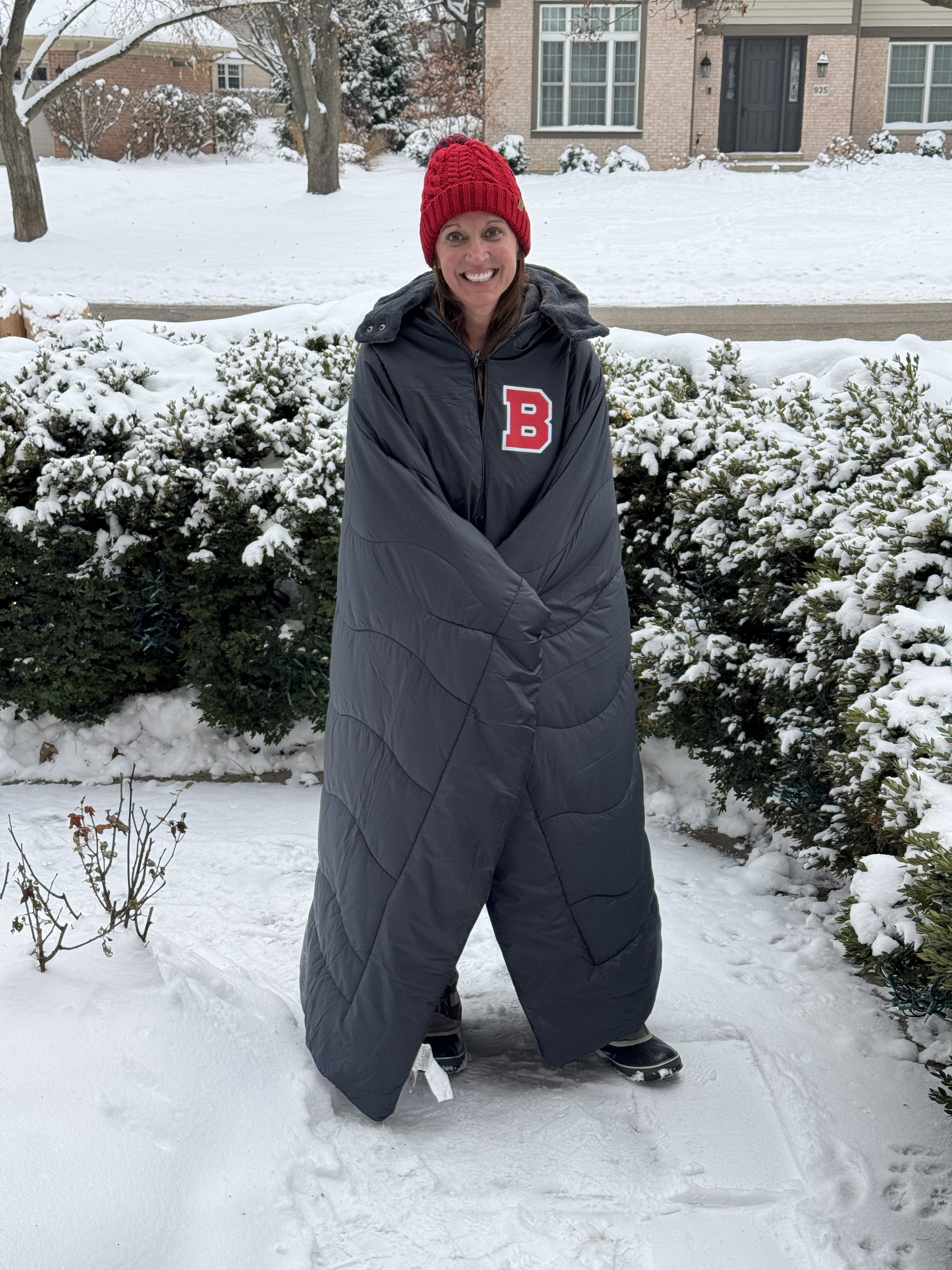 Black Wearable Stadium Blanket - Plush cozy interior!